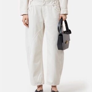 Closed Cream Label Detail